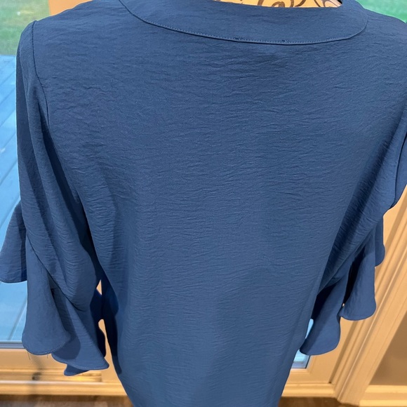 NWOT. Vince Camuto V neck formal top. - Picture 5 of 5